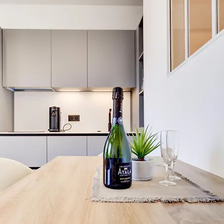 9a - Facing Port & Town Hall * Cannes