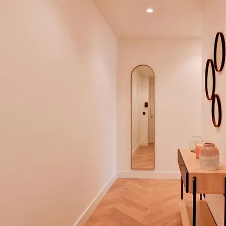 9a - Facing Port & Town Hall Apartment *