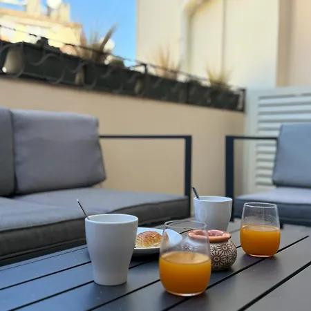 9a - Facing Port & Town Hall *