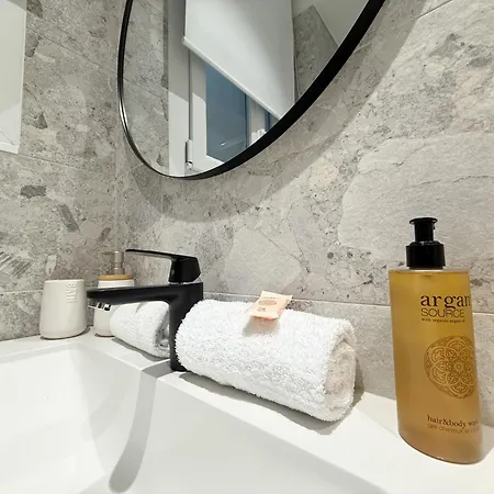 9a - Facing Port & Town Hall 戛纳