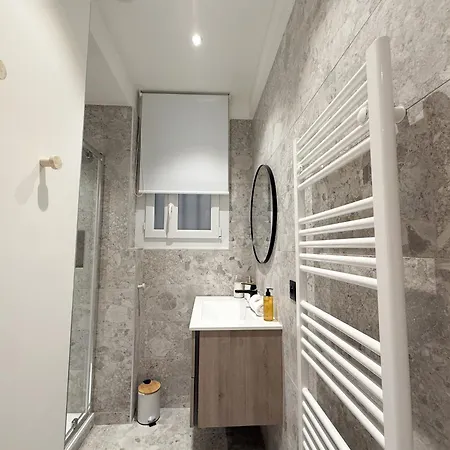 Apartment 9a - Facing Port & Town Hall