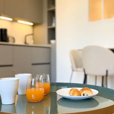 9a - Facing Port & Town Hall Apartment