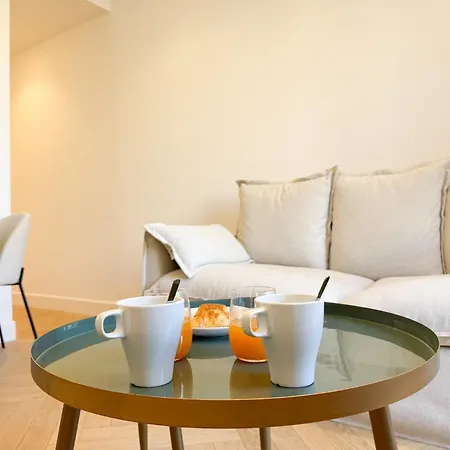 9a - Facing Port & Town Hall