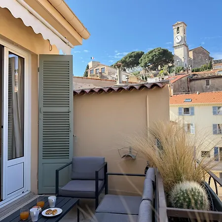 9a - Facing Port & Town Hall