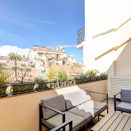 Apartament 9a - Facing Port & Town Hall *