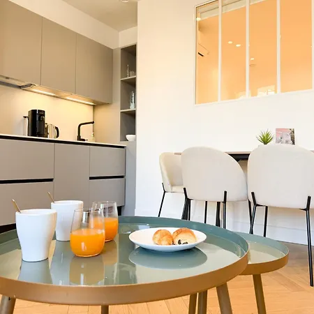 9a - Facing Port & Town Hall * Cannes