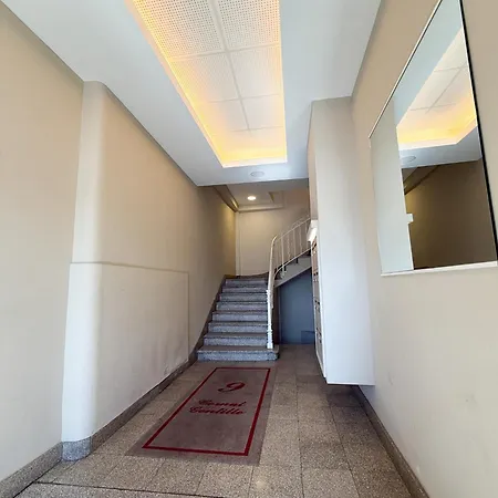 9a - Facing Port & Town Hall