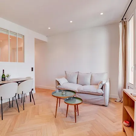 9a - Facing Port & Town Hall *