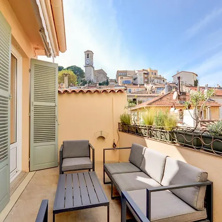 9a - Facing Port & Town Hall