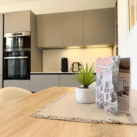 아파트 9a - Facing Port & Town Hall